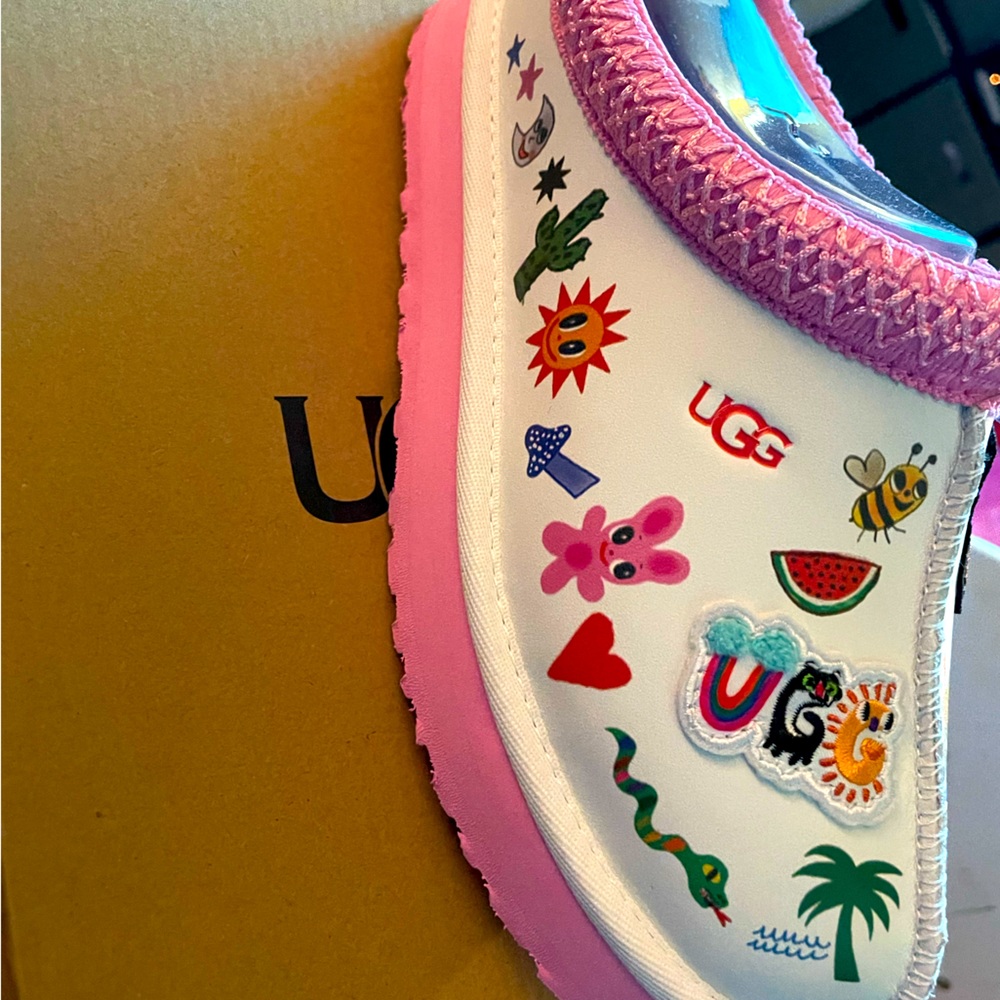 Rare sold out everywhere UGG Girl's Tazz Pop Sketch Slipper